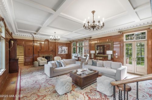 33 Midwood Rd, Greenwich CT 06830-3800 exterior