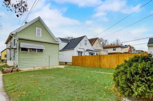 3403 8th St, Milwaukee WI 53215-5107 exterior