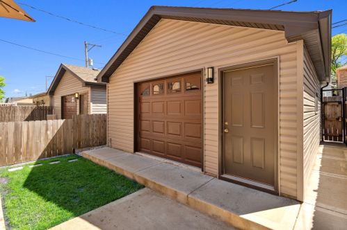 3617 Emerald Ave, Chicago IL 60609-1807 exterior