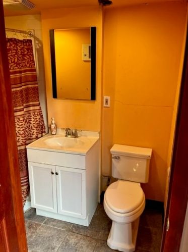 404 Middle St, Pittsburgh PA 15227-3844 exterior