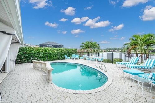 457 Kings Way, Naples FL 34104-4918 exterior