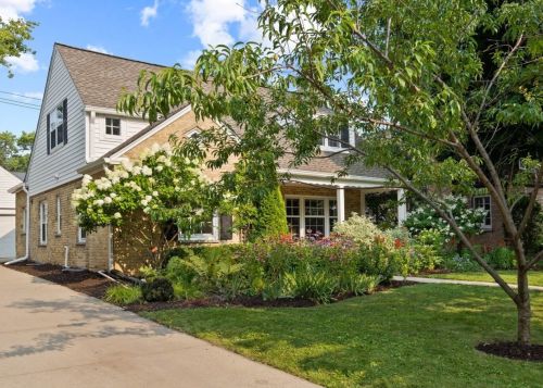 6036 Santa Monica Blvd, Milwaukee, WI 53217-4659