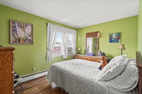 69 Silver Lake Ave, Newton MA 02458-1110 exterior