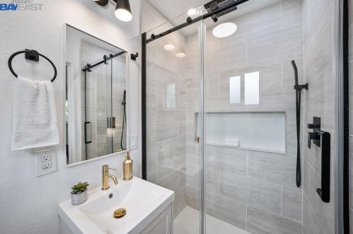 1143 Carey Dr, Concord CA 94520-4337 exterior