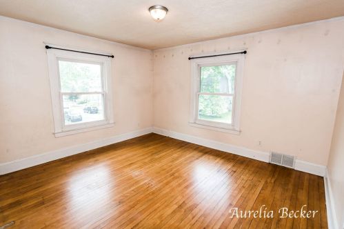 1302 Sherman St, Grand Rapids MI 49506-2613 exterior