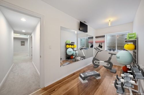 697 Parkside Ave, Elmhurst IL 60126-5029 exterior