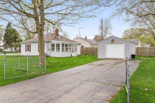 726 Edison St, Kalamazoo MI  49004-3414 exterior