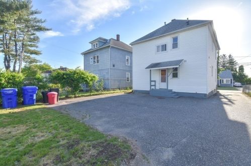 105 Lyons St, Springfield MA 01151-1610 exterior