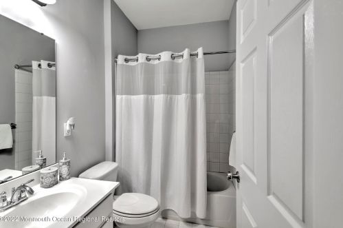 44 Pate Dr, Middletown NJ 07748-1700 exterior