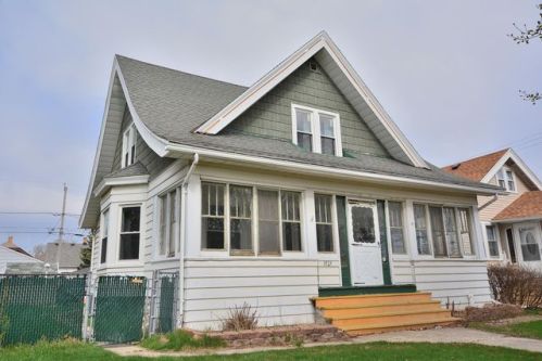 1929 55, Milwaukee WI  53219-1501 exterior