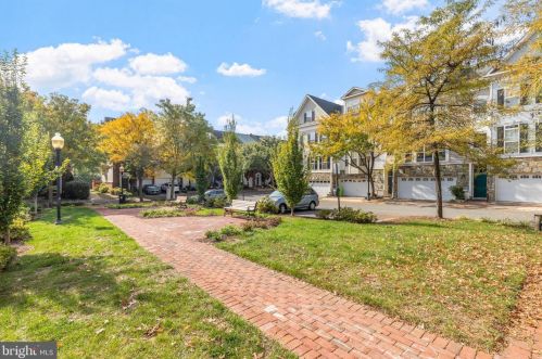 5124 Knapp Pl, Alexandria VA 22304-8637 exterior