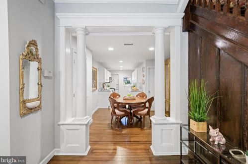 2455 Carpenter St, Philadelphia PA 19146-3907 exterior