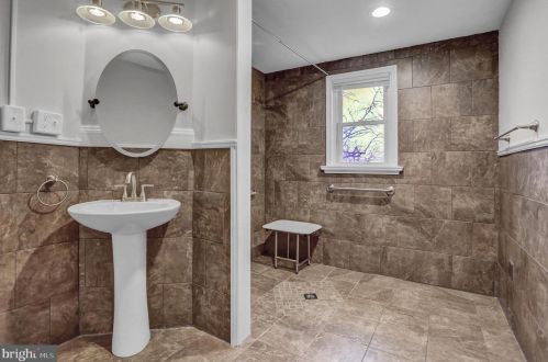 365 Clover Ln, Hanover PA 17331-4304 exterior