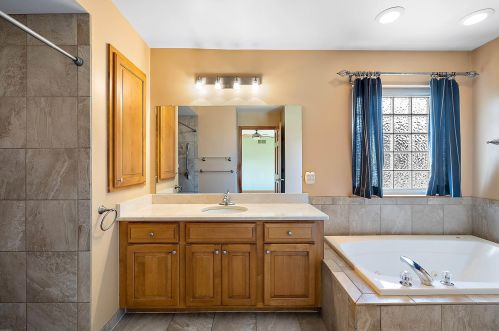 21855 Town Gate Dr, Macomb Township MI 48044-3791 exterior