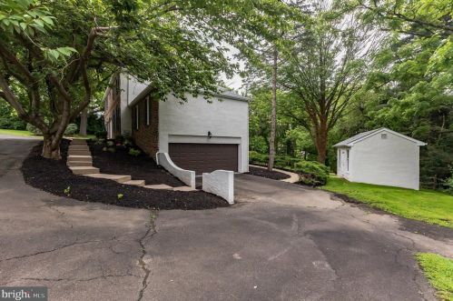 1905 Heritage Rd, Huntingdon Valley PA  19006-7813 exterior