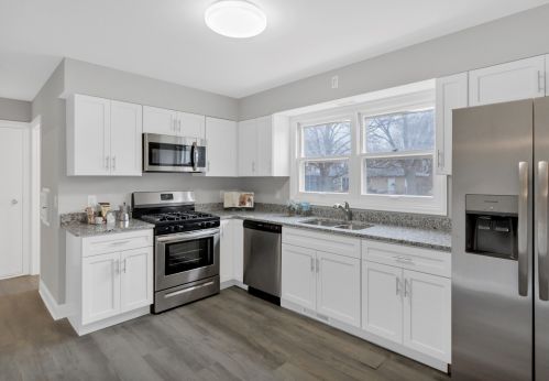 202 Walnut Dr, Saint Charles IL  60174-1540 exterior