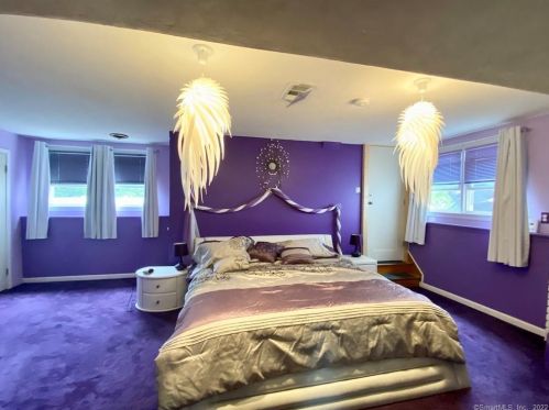 3 Oliver Rd, Enfield CT 06082-5512 exterior