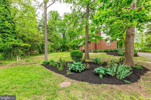 4301 Laurel Rd, Alexandria VA 22309-2520 exterior