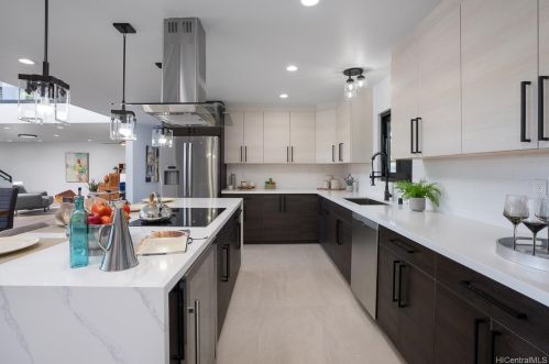 745 Hunakai St, Honolulu HI  96816-4942 exterior