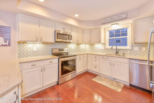 6249 Reynolds Rd, Haslett MI 48840-8906 exterior