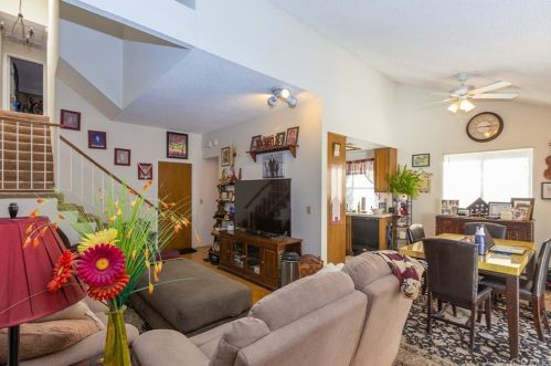 1042 Walnut St, Tustin CA 92780-4642 exterior