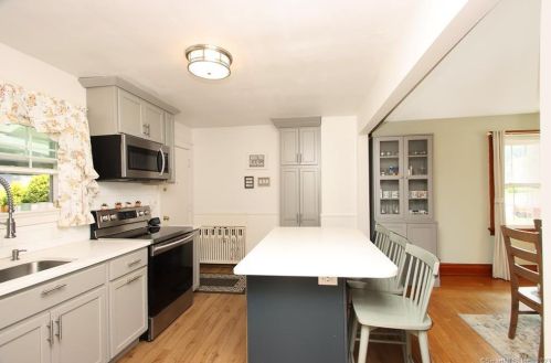 14 Baldwin Ave, Meriden CT 06450-3408 exterior