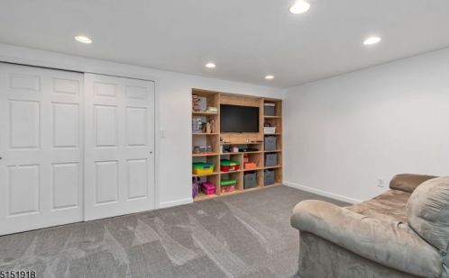 2 Lenhome Dr, Cranford NJ 07016-2954 exterior