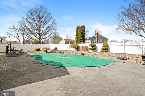 54 Peter Rafferty Dr, Trenton NJ  08690-1816 exterior