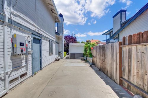 120 Hazelmere Dr, Folsom CA 95630-5522 exterior