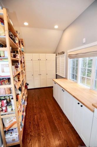 173 Norwalk Rd, Norwalk CT 06850-4410 exterior