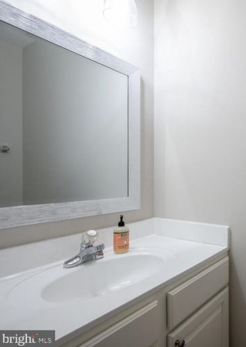 6940 Lerwick Ct, Alexandria VA  22315-5717 exterior