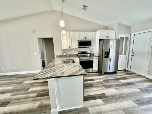 1985 Leafy Rd, Fort Pierce FL 34953-1328 exterior