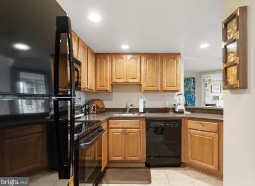 2001 Hamilton St, Philadelphia PA 19130-4298 exterior