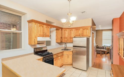 1825 Hermitage Ave, Chicago IL 60613-1106 exterior