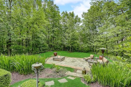 233 Ravine Baye Rd, Milwaukee WI 53217-1330 exterior