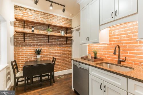 421 Iseminger St, Philadelphia PA 19147-6216 exterior