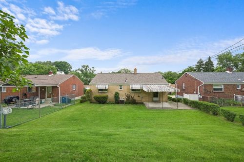 3328 Recker Dr, Pittsburgh, PA 15227-4248