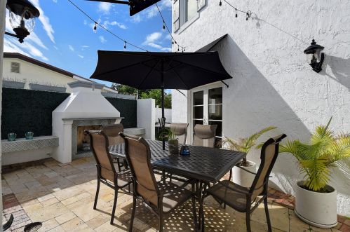 1470 4th Ct, Boca Raton FL  33432-1905 exterior