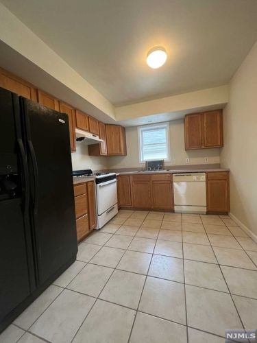 49 4th St, Paterson, NJ 07522-1359