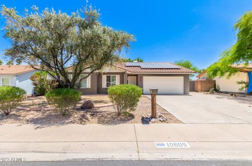 10609 42nd St, Phoenix AZ  85028-3501 exterior