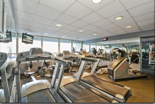 111 Chestnut St, Chicago IL  60610-2016 exterior