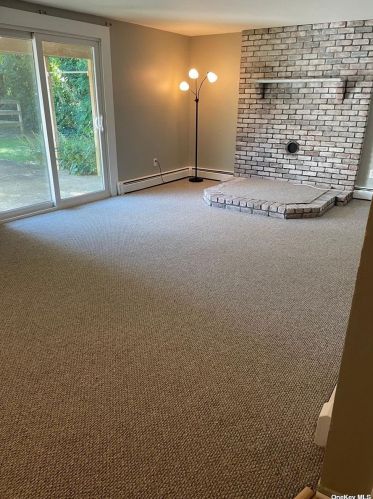 1651 Roosevelt Ave, Bohemia NY 11716-1429 exterior