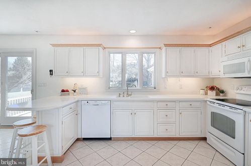 869 Fairview Dr, Hanover PA 17331-9747 exterior