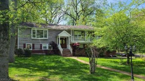 9 Persimmon Way, Springfield NJ  07081-3605 exterior