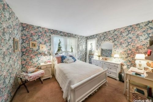 10 Arvans Ct, Huntington Station NY 11746-3424 exterior