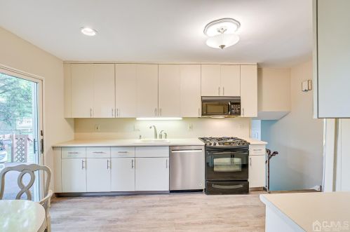 11 Falcon Dr, Edison NJ 08820-2759 exterior