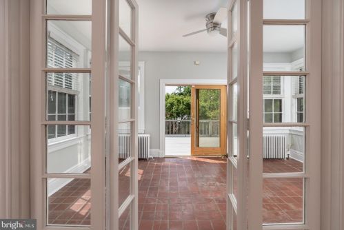 3524 Edmunds St, Washington DC 20007-1463 exterior