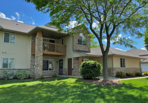 4921 Maple Leaf Cir, Milwaukee, WI 53220-2780