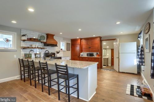 302 2nd St, Hummelstown PA  17036-1709 exterior