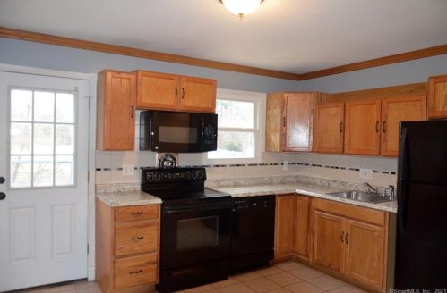 47 Heron Rd, Enfield CT 06082-4002 exterior